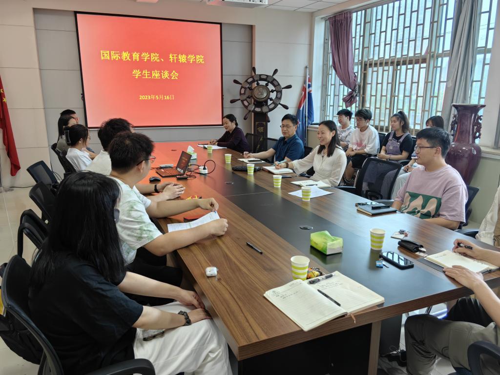 公司召开员工代表和教职工座谈会