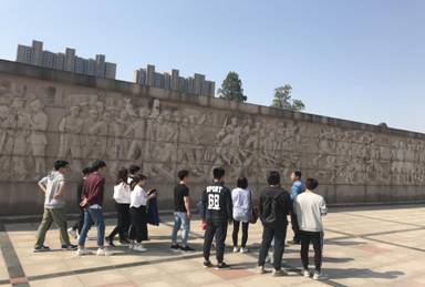 参加大型浮雕壁画